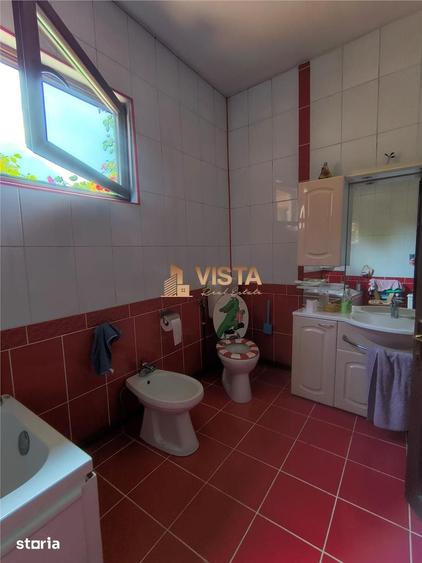 Casă cu 4 camere decomandat cu Teren 2300 Mp în Central