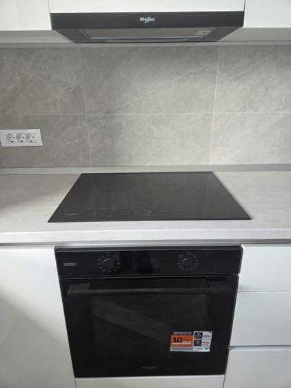 Apartament cu 3 camere decomandat în Tractorul