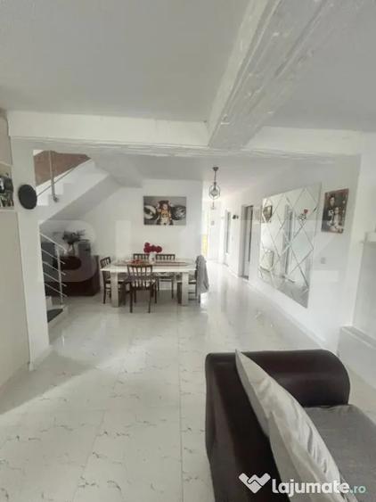 Casă cu 8 camere cu Teren 450 Mp în Central
