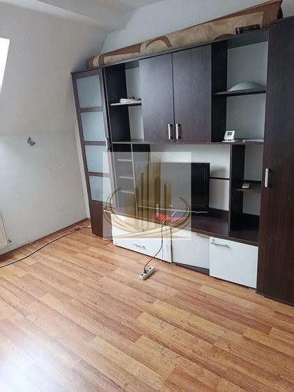Apartament cu 2 camere semidecomandat în Girocului