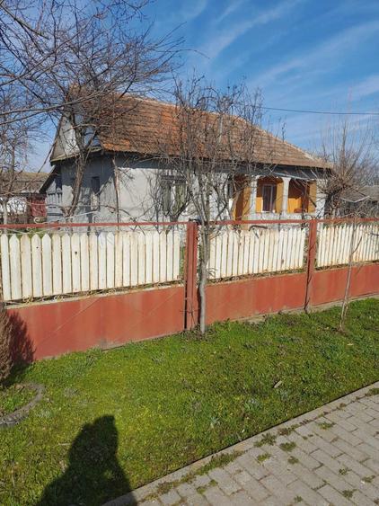 Casă cu 4 camere în Miloșești