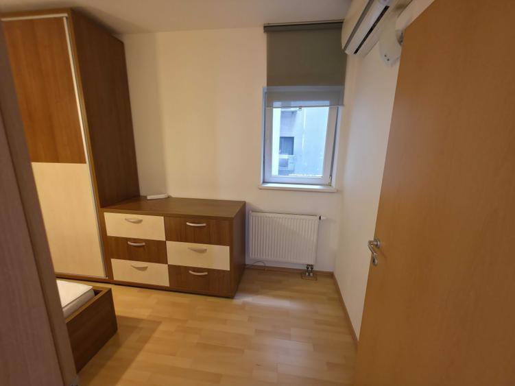 Apartament cu 3 camere semidecomandat în Titan