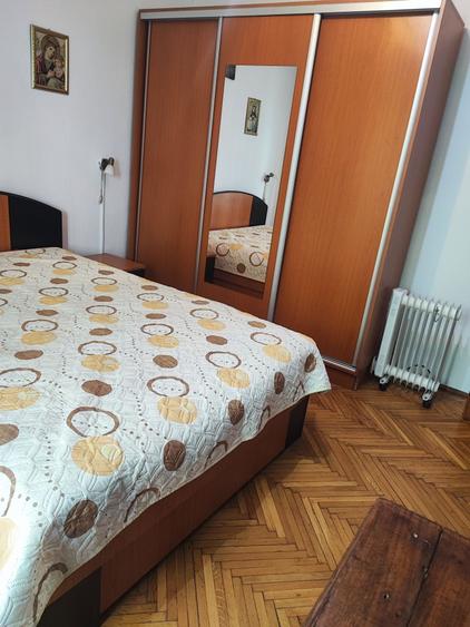 Apartament cu 3 camere decomandat în Nufărul