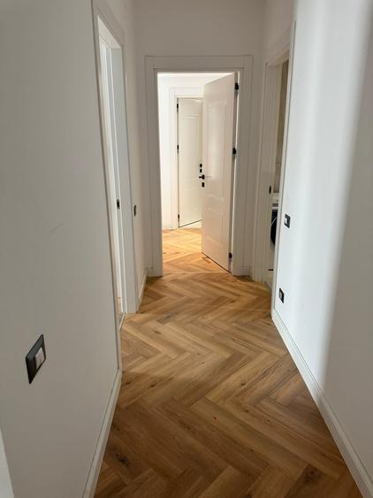 Apartament cu 3 camere semidecomandat, mobilat în Pipera