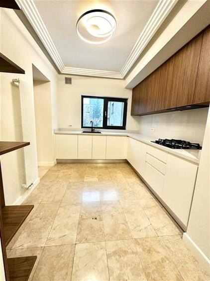 Apartament cu 4 camere decomandat, mobilat în Capitale