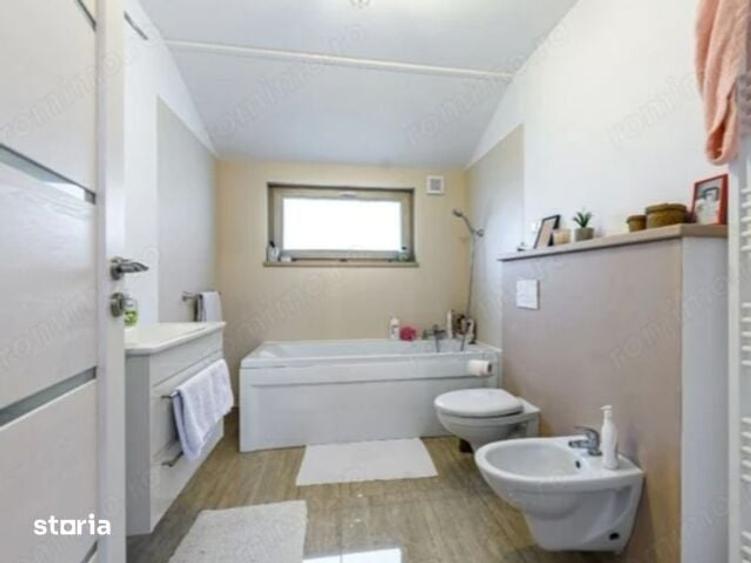Casă cu 4 camere cu Teren 1080 Mp în Central
