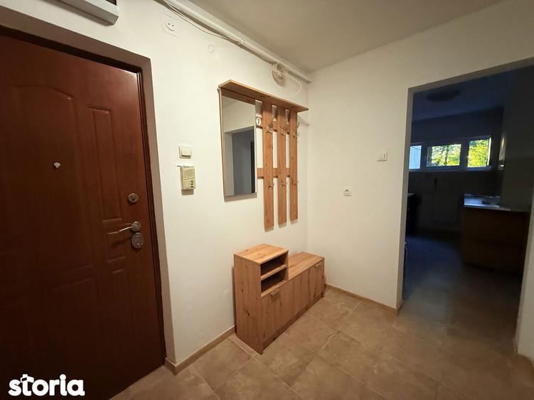 Inchiriez apartament cu 2 camere, decomandat, la doar 5 minute de UMF - 7