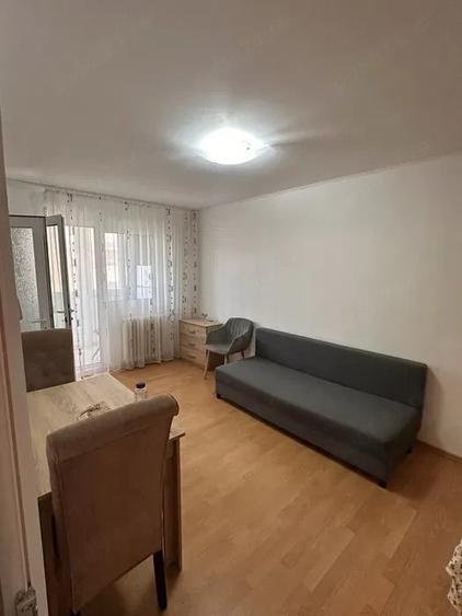 Garsonieră decomandată în UTA