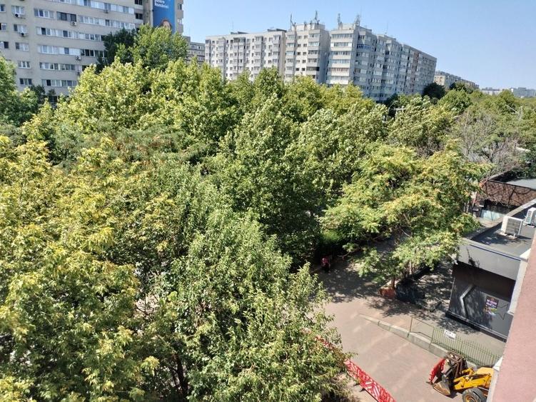 Apartament cu 3 camere semidecomandat în Titan