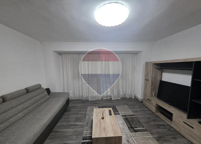 Apartament cu 2 camere semidecomandat, mobilat în Dâmbovița