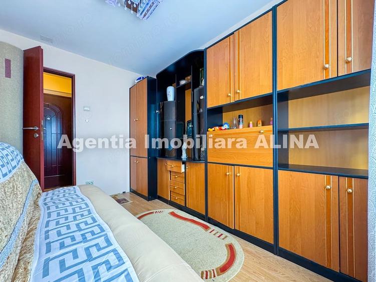 Apartament cu 3 camere semidecomandat în Micro 15