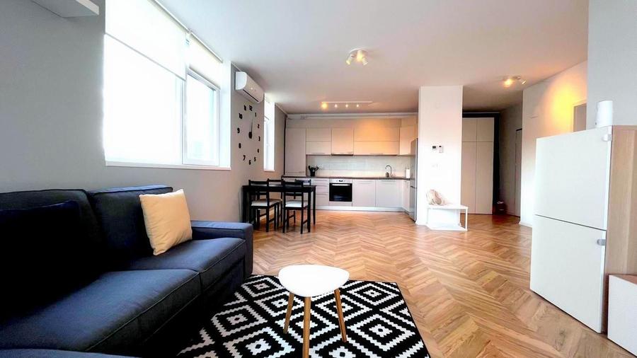 Apartament cu 2 camere semidecomandat, mobilat în Central