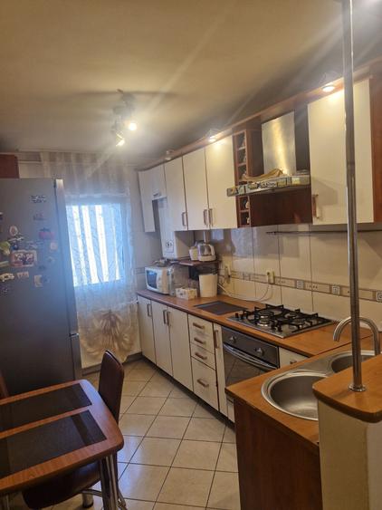 Apartament cu 3 camere decomandat în Ștefan cel Mare