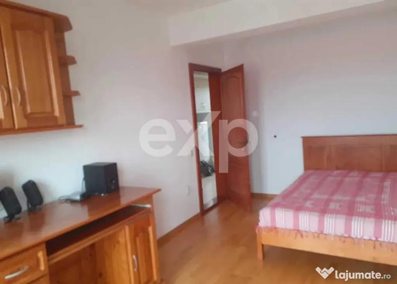 Apartament cu 3 camere semidecomandat în Europa