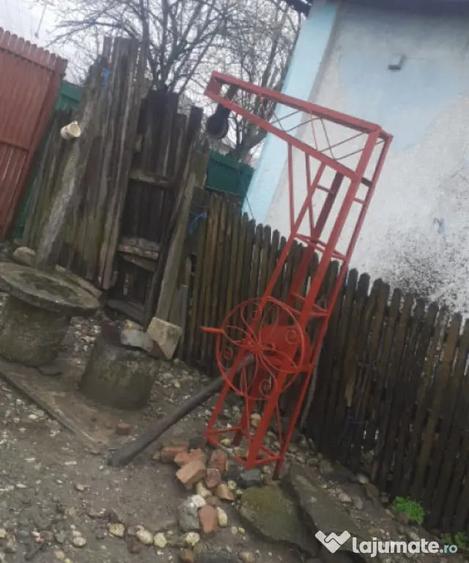 Casă cu 3 camere cu Teren 1550 Mp în Central