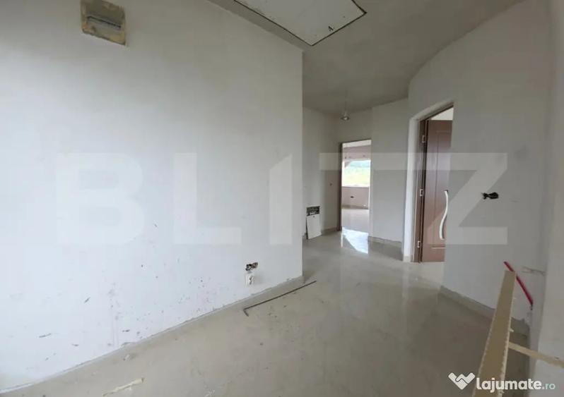Casă cu 5 camere cu Teren 2700 Mp în Central
