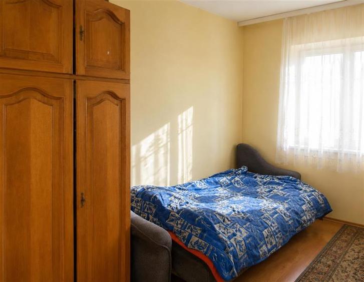 Apartament cu 3 camere decomandat în Calea București