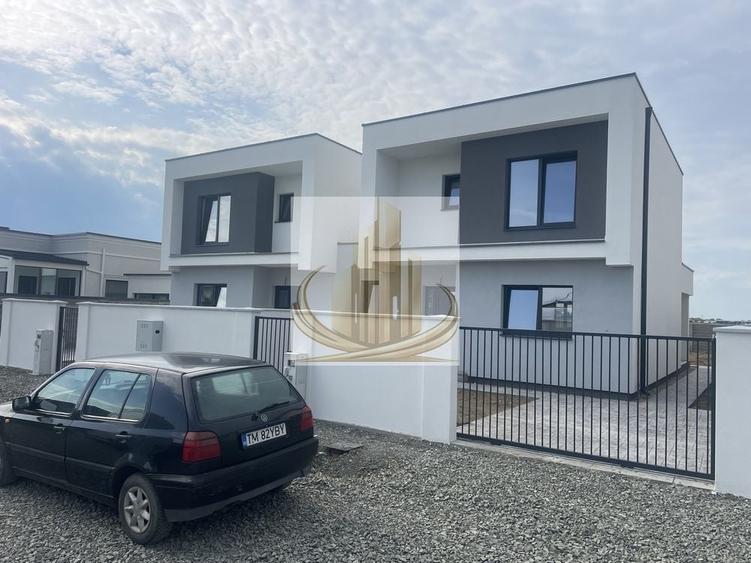 Duplex cu 4 camere cu Canalizare în Săcălaz