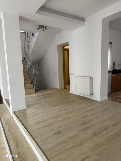 Casă cu 5 camere cu Teren 200 Mp în Central