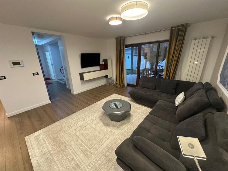 Duplex cu 5 camere cu Canalizare în Aradului