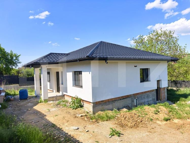Casă individuală cu 4 camere cu Canalizare în Bucium
