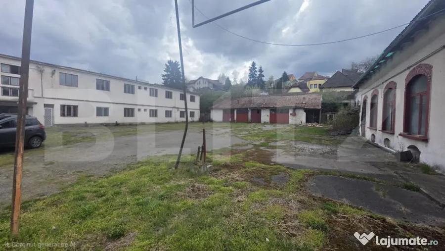 Casă cu 7 camere cu Teren 3000 Mp în Semicentral