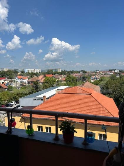Apartament cu 3 camere decomandat, mobilat în 7 Noiembrie