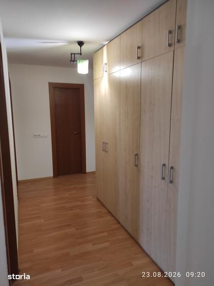 Apartament cu 3 camere în Văcăresti