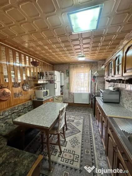 Apartament cu 4 camere decomandat în Central