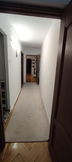 Apartament cu 3 camere semidecomandat în Gorjului