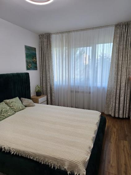 Apartament cu 3 camere semidecomandat, mobilat în Podu Roș