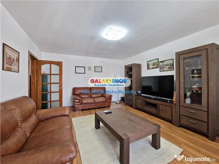 Apartament cu 3 camere decomandat în Panduri