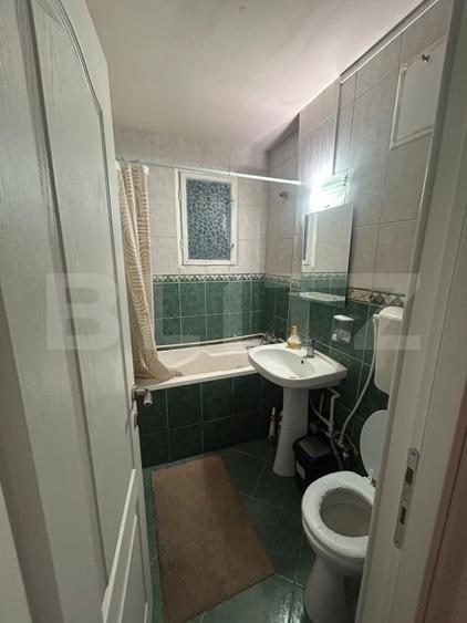 Apartament cu 3 camere semidecomandat, mobilat în Aleea Trandafirilor
