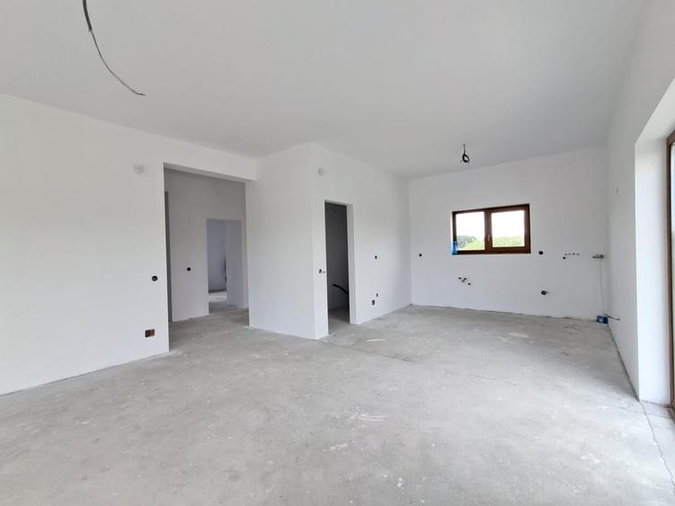 Casă individuală cu 4 camere cu Teren 861 Mp în Jucu