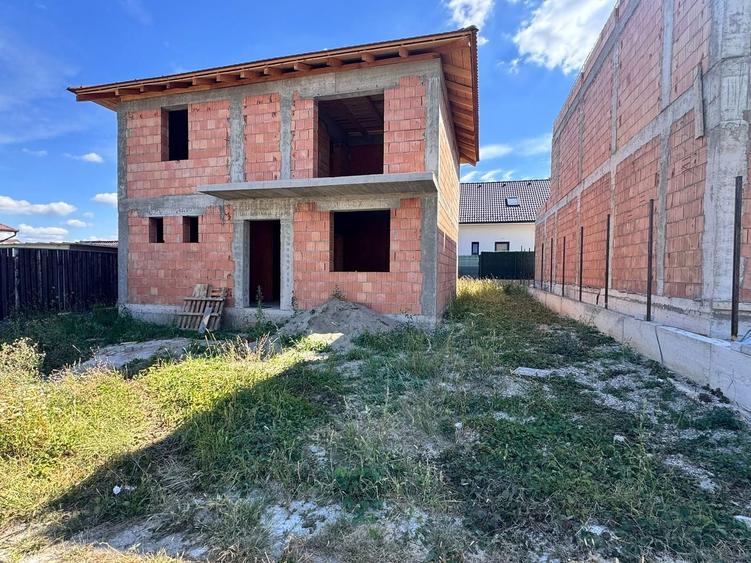 Casă individuală cu 4 camere cu Canalizare în Șura Mică