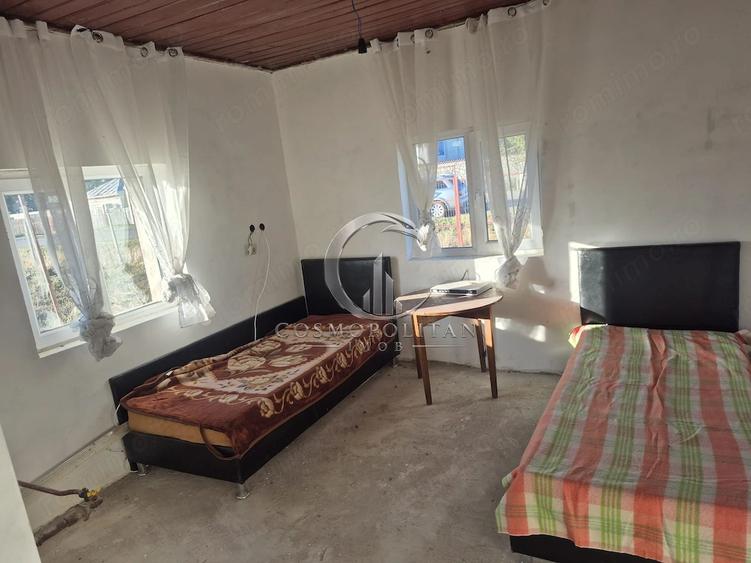 Casă cu 4 camere cu Canalizare în Amaru
