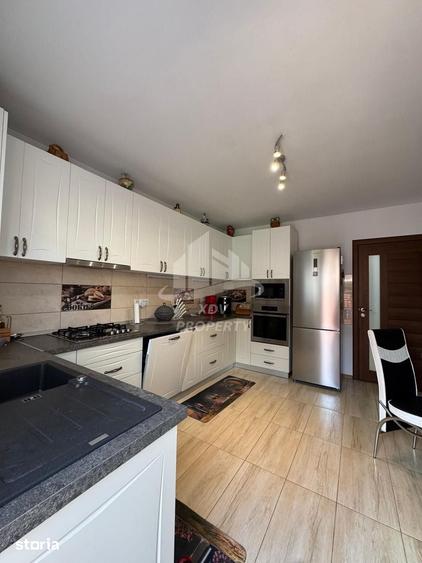 Casă cu 6 camere decomandat cu Teren 264 Mp în Tineretului