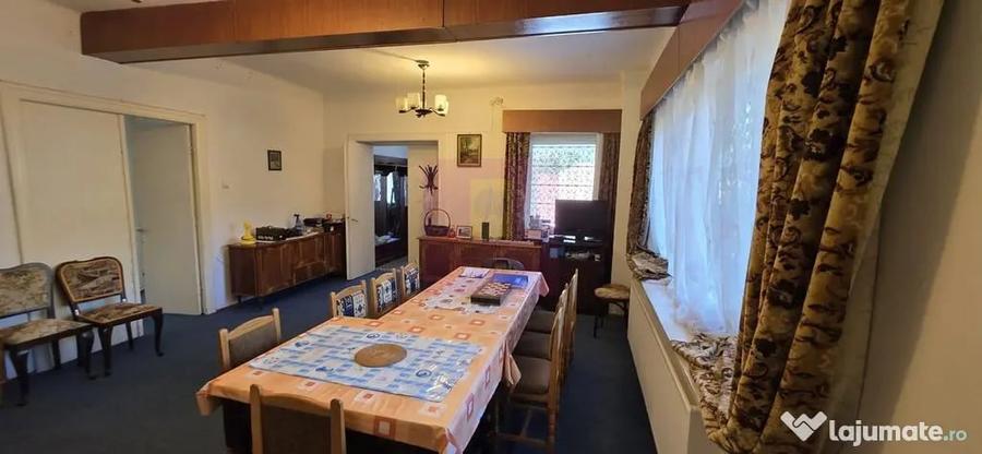 Casă cu 8 camere cu Teren 518 Mp în Central
