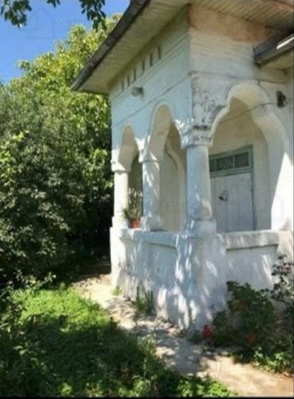 Casă cu 2 camere cu Teren 1200 Mp în Leu