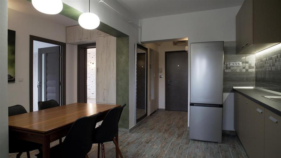 Apartament cu 3 camere decomandat, mobilat în Centru Civic