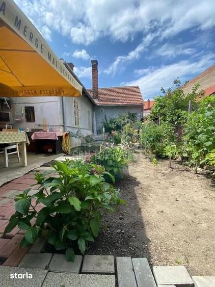 Casă cu 2 camere cu Teren 100 Mp în Central