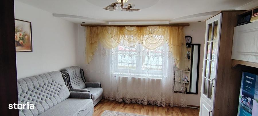 Casă cu 4 camere cu Teren 1000 Mp în Mihai Eminescu