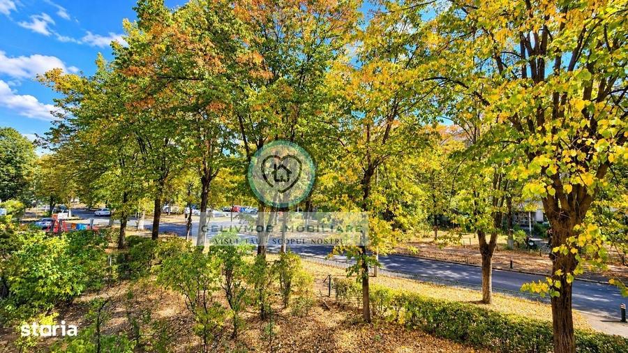Apartament cu 3 camere semidecomandat în Nord