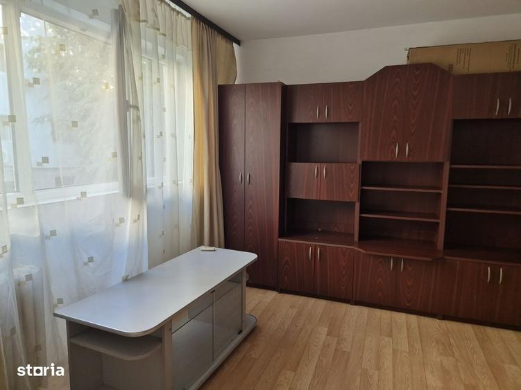 Apartament cu 3 camere nedecomandat în Malu Roșu
