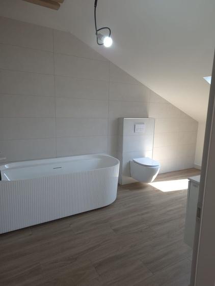 Casă individuală cu 5 camere cu Canalizare în Central