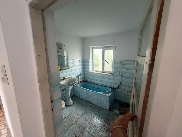 Casă individuală cu 5 camere cu Teren 4900 Mp în Micești