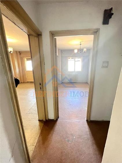 Apartament cu 3 camere decomandat în Drumul Taberei — fotografia 2