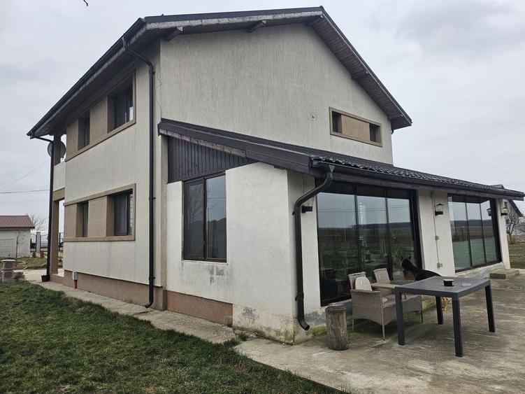 Casă cu 4 camere în Central