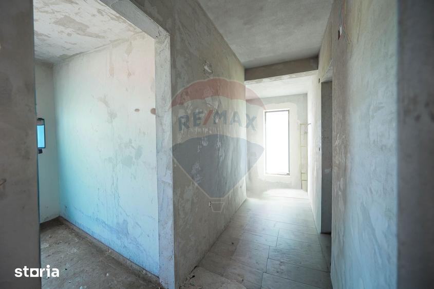 Casă cu 5 camere cu Teren 250 Mp în Tokai