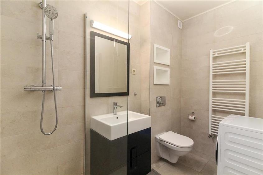 Apartament cu 2 camere semidecomandat, mobilat în Central